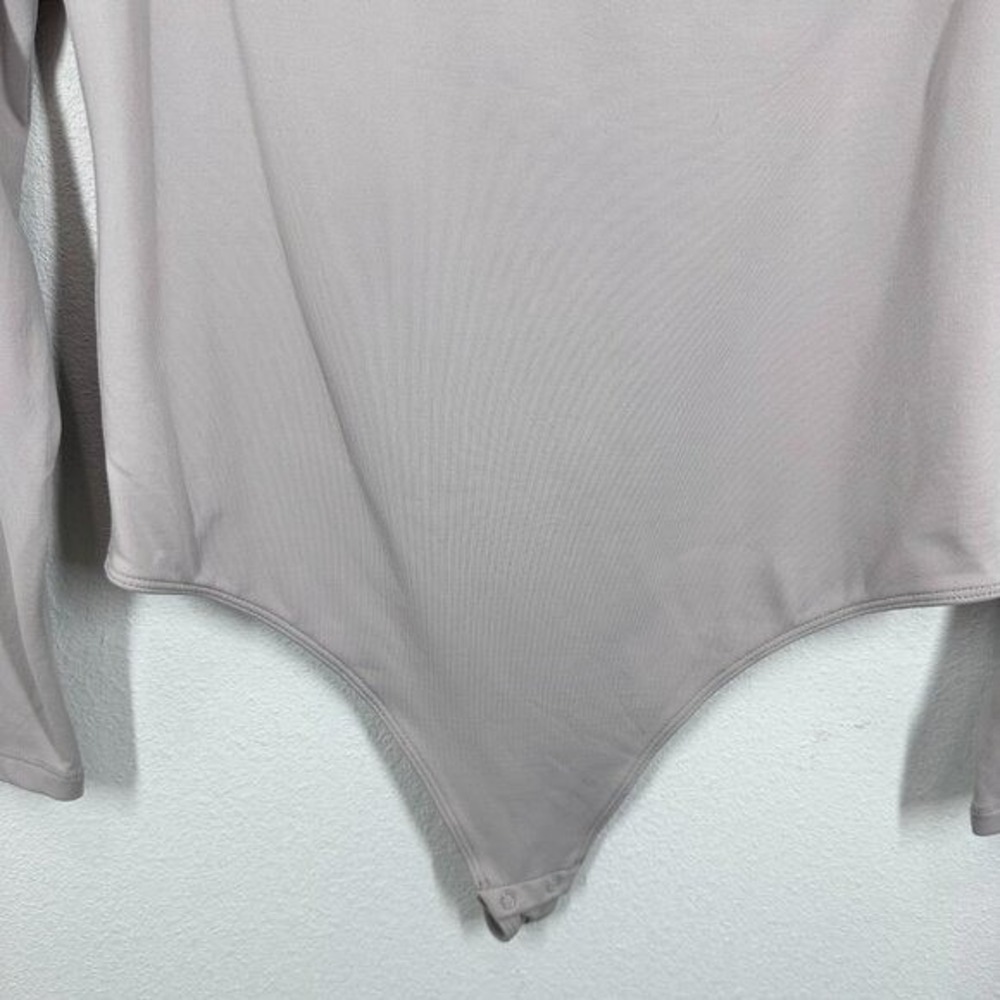 Babaton Light Grey Long Sleeve Bodysuit Form Fitting Slimming Sweetheart - Picture 9 of 10